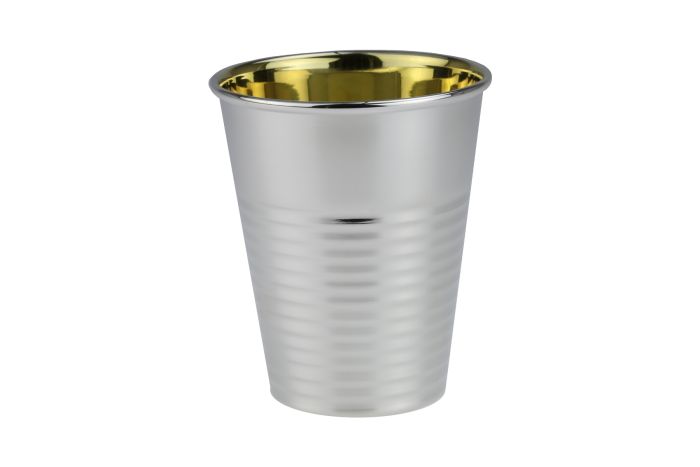 Silberbecher wie ein Plastikbecher
