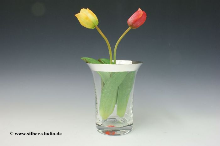Kristallvase mit Silberrand